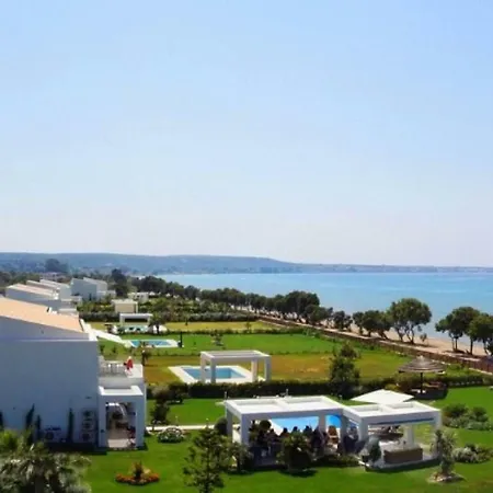 The Three-bedroom With A Private Pool And A View Of The Ionian Sea *